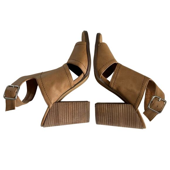 Dolce Vita Brista Brown Faux Leather Stacked Heel
Ankle Strap Sandals Size 9 - Picture 4 of 7